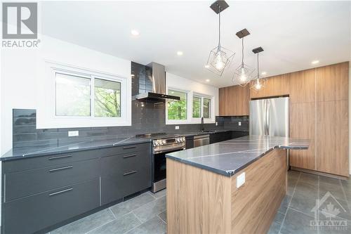 9 Kingsford Crescent, Kanata, ON - Indoor Photo Showing Kitchen With Stainless Steel Kitchen With Upgraded Kitchen