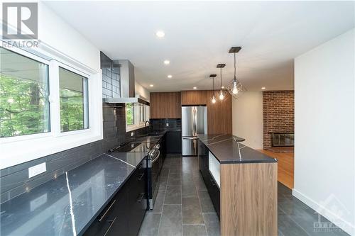 9 Kingsford Crescent, Kanata, ON - Indoor Photo Showing Kitchen With Upgraded Kitchen