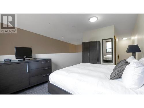 654 Cook Road Unit# 603, Kelowna, BC - Indoor Photo Showing Bedroom