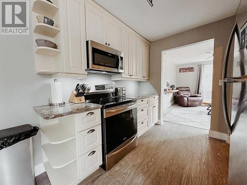 4071 Estavilla Drive, Prince George, BC - Indoor Photo Showing Kitchen