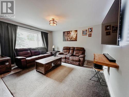4071 Estavilla Drive, Prince George, BC - Indoor Photo Showing Living Room