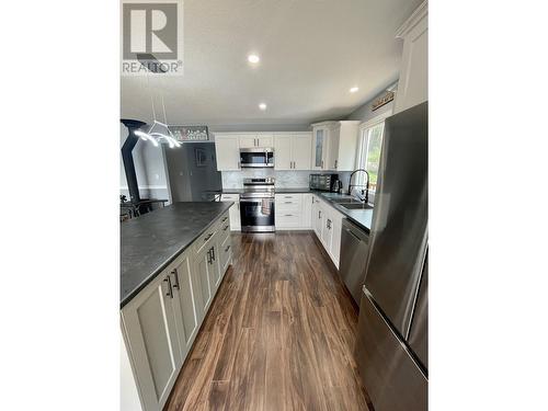 5750 Meade Road, 100 Mile House, BC - Indoor Photo Showing Kitchen With Double Sink