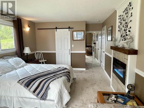 5750 Meade Road, 100 Mile House, BC - Indoor Photo Showing Bedroom