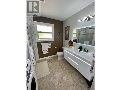 5750 Meade Road, 100 Mile House, BC - Indoor Photo Showing Bathroom