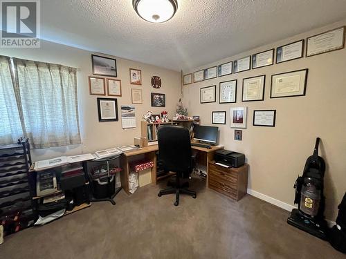 5750 Meade Road, 100 Mile House, BC - Indoor Photo Showing Office