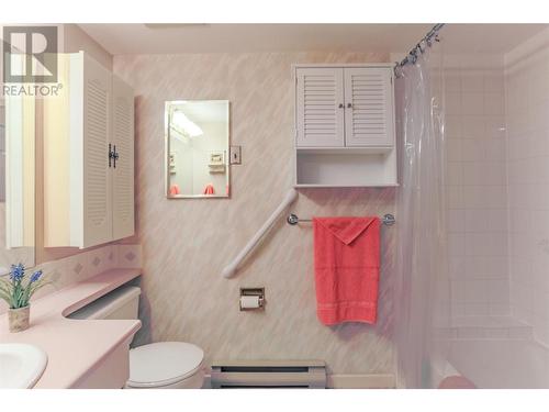 3157 Casorso Road Unit# 213, Kelowna, BC - Indoor Photo Showing Bathroom