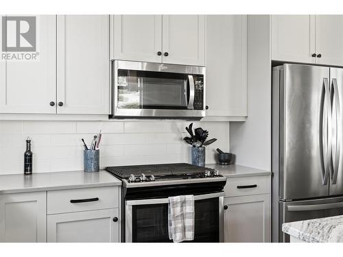 13275 Staccato Drive, Lake Country, BC - Indoor Photo Showing Kitchen With Stainless Steel Kitchen With Upgraded Kitchen