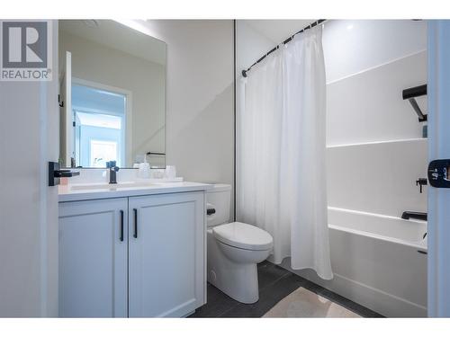 174 Fawn Court, Penticton, BC - Indoor Photo Showing Bathroom