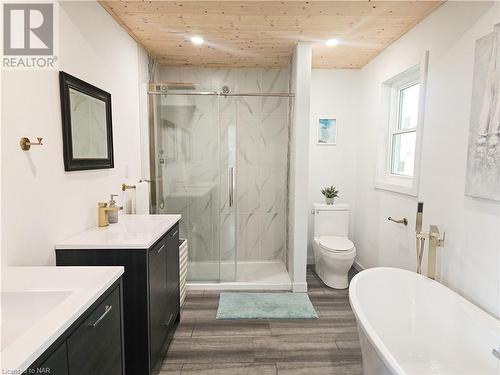 49 Quaker Road, Welland, ON - Indoor Photo Showing Bathroom