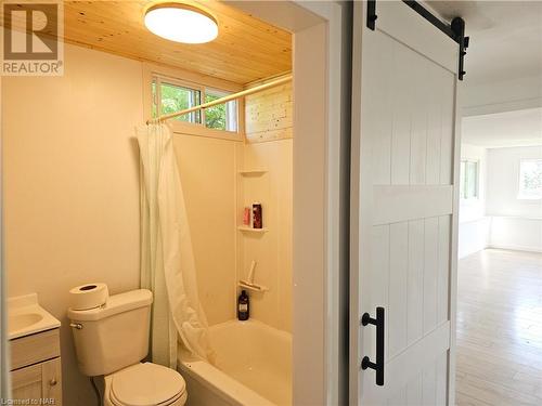 49 Quaker Road, Welland, ON - Indoor Photo Showing Bathroom