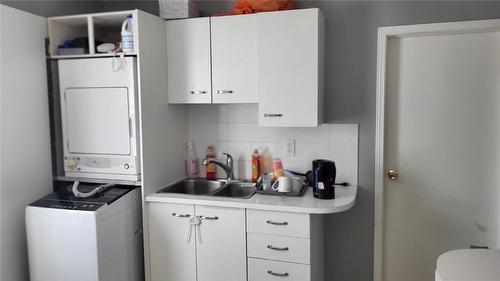 937 Fennell Avenue E, Hamilton, ON - Indoor Photo Showing Laundry Room
