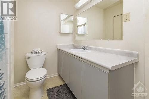 260 Brittany Drive Unit#400, Ottawa, ON - Indoor Photo Showing Bathroom