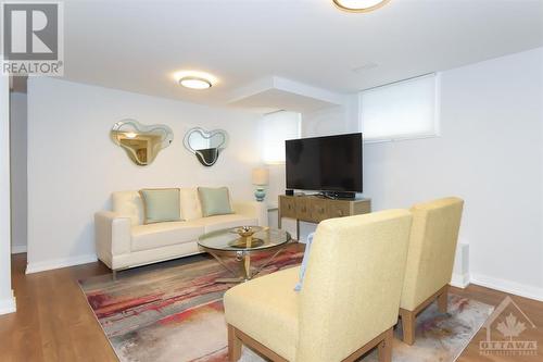 Unit 2 - living area - 3 Newark Avenue, Ottawa, ON - Indoor Photo Showing Living Room
