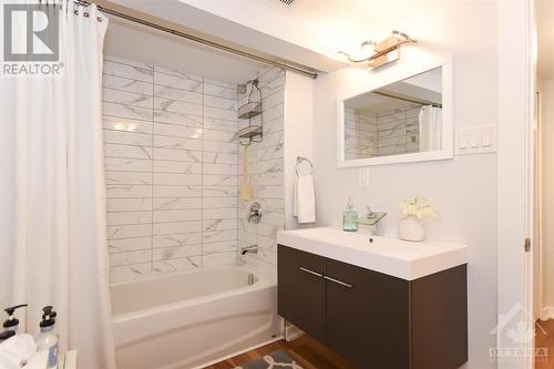 Unit 2 - 4 piece Bathroom - 3 Newark Avenue, Ottawa, ON - Indoor Photo Showing Bathroom