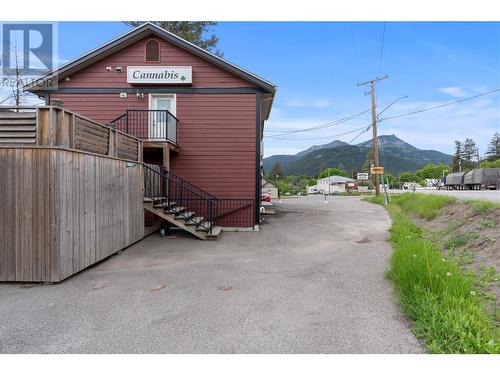 5661 97 Highway, Falkland, BC 