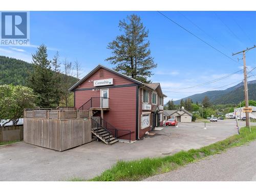 5661 97 Highway, Falkland, BC 