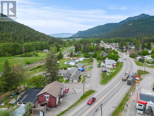 5661 97 Highway, Falkland, BC 