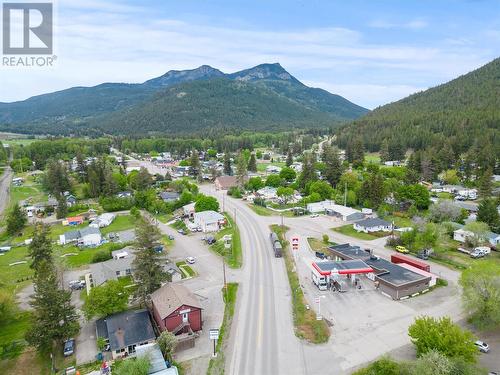 5661 97 Highway, Falkland, BC 