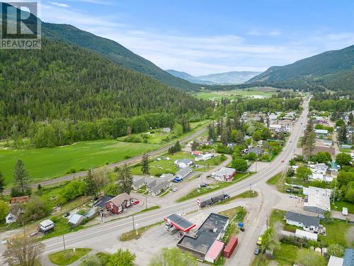 5661 97 Highway, Falkland, BC 