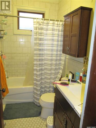 1392 99Th Street, North Battleford, SK - Indoor Photo Showing Bathroom
