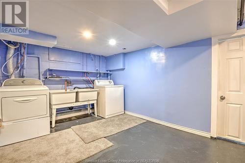 3334 Woodlawn, Windsor, ON - Indoor Photo Showing Laundry Room
