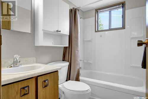 6513 Rochdale Boulevard, Regina, SK - Indoor Photo Showing Bathroom