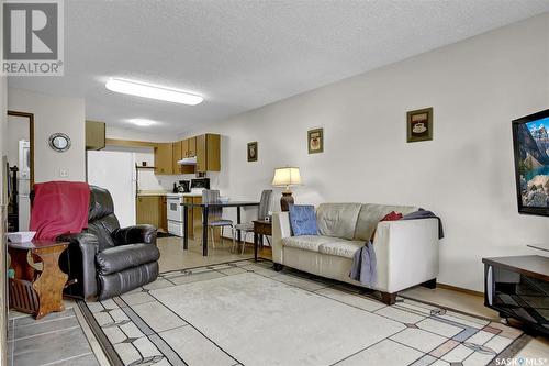 6513 Rochdale Boulevard, Regina, SK - Indoor Photo Showing Living Room