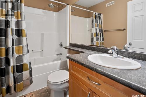 426 Taylor Street E, Saskatoon, SK - Indoor Photo Showing Bathroom