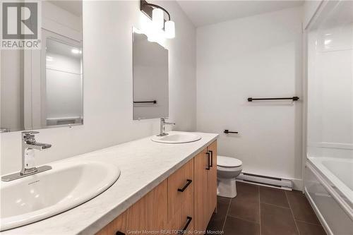 186 Ernest, Dieppe, NB - Indoor Photo Showing Bathroom
