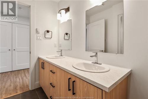 186 Ernest, Dieppe, NB - Indoor Photo Showing Bathroom