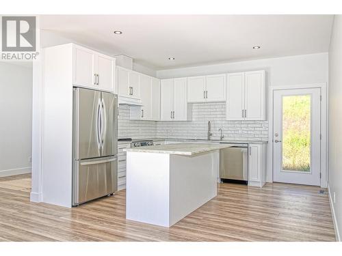 94 Elliott Road, Vernon, BC - Indoor Photo Showing Kitchen With Upgraded Kitchen