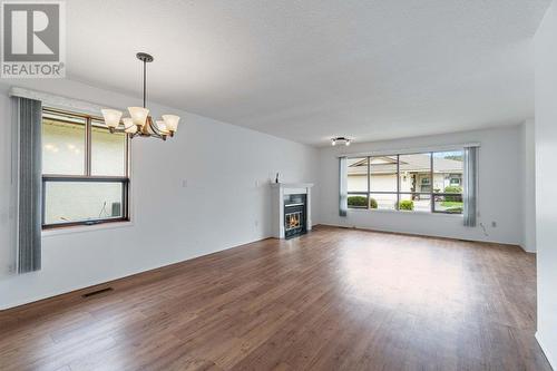 151 8Th Avenue Sw Unit# 18, Salmon Arm, BC - Indoor Photo Showing Living Room With Fireplace