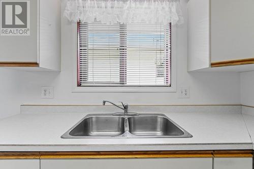 151 8Th Avenue Sw Unit# 18, Salmon Arm, BC - Indoor Photo Showing Kitchen With Double Sink