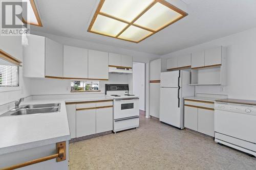 151 8Th Avenue Sw Unit# 18 Lot# 18, Salmon Arm, BC - Indoor Photo Showing Kitchen With Double Sink