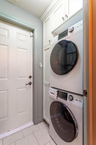 19 Terrace Drive, Hamilton, ON - Indoor Photo Showing Laundry Room