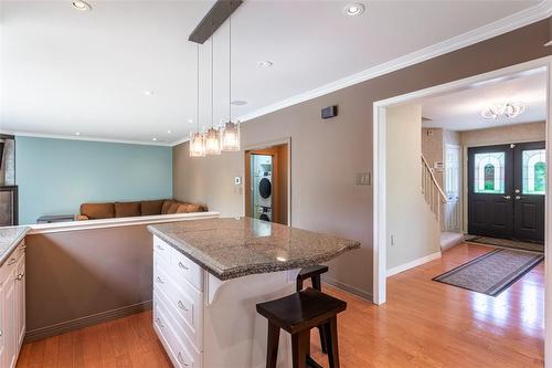 19 Terrace Drive, Hamilton, ON - Indoor Photo Showing Kitchen