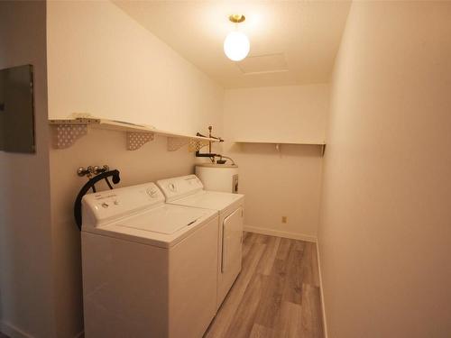 102-601 Wade Avenue, Penticton, BC - Indoor Photo Showing Laundry Room