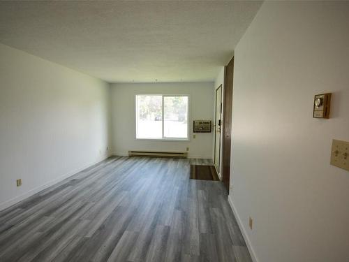 102-601 Wade Avenue, Penticton, BC - Indoor Photo Showing Other Room