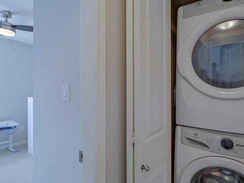 30-1853 Parkview Crescent, Kelowna, BC - Indoor Photo Showing Laundry Room