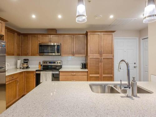 506-3346 Skaha Lake Road, Penticton, BC - Indoor Photo Showing Kitchen With Double Sink