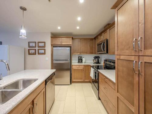 506-3346 Skaha Lake Road, Penticton, BC - Indoor Photo Showing Kitchen With Double Sink
