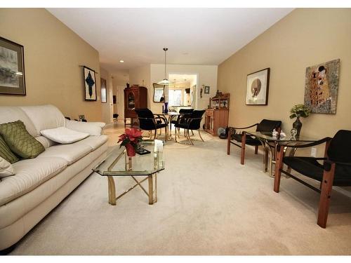 3-625 Barrera Road, Kelowna, BC - Indoor Photo Showing Living Room