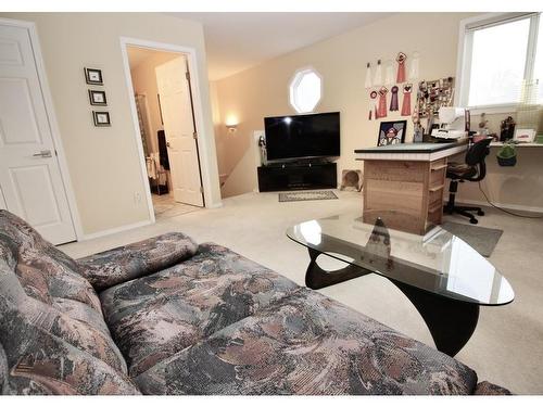 3-625 Barrera Road, Kelowna, BC - Indoor Photo Showing Living Room