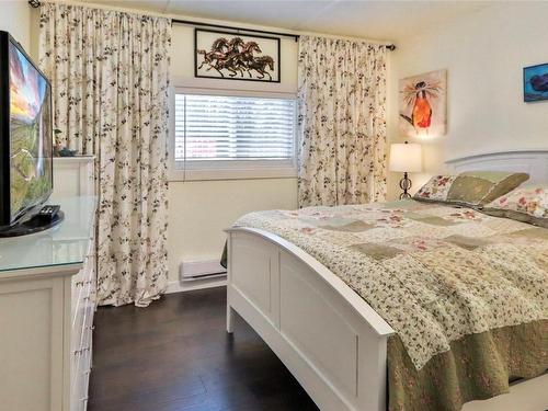 5335 Canyon Road, Rock Creek, BC - Indoor Photo Showing Bedroom