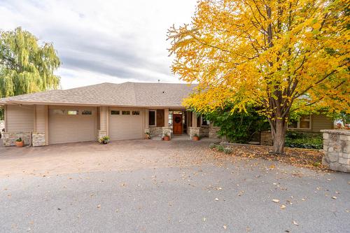 17019 Lakeshore Drive, Summerland, BC - Indoor Photo Showing Dining Room