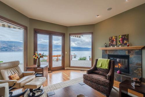 17019 Lakeshore Drive, Summerland, BC - Indoor Photo Showing Living Room With Fireplace