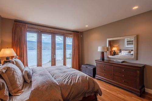 17019 Lakeshore Drive, Summerland, BC - Indoor Photo Showing Bathroom