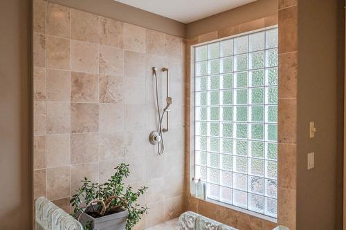 17019 Lakeshore Drive, Summerland, BC - Indoor Photo Showing Bathroom