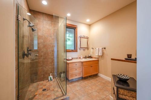 17019 Lakeshore Drive, Summerland, BC - Indoor Photo Showing Bathroom