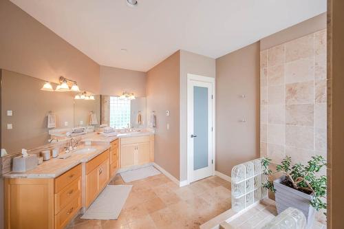 17019 Lakeshore Drive, Summerland, BC - Indoor Photo Showing Bathroom